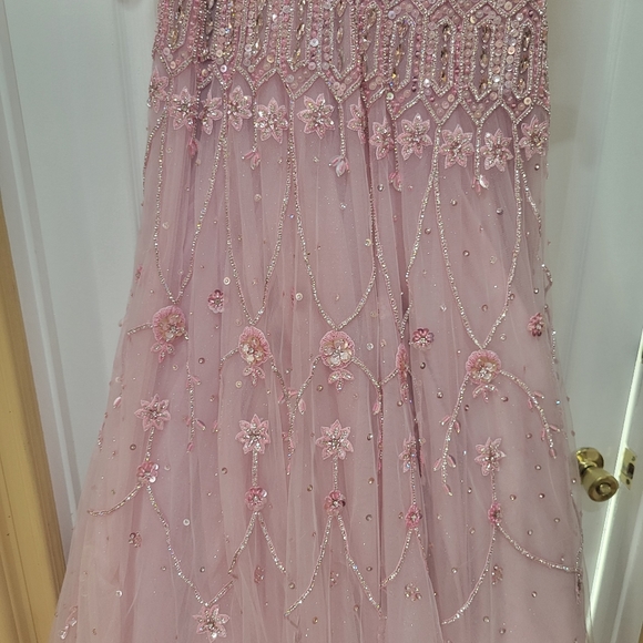 Formal party gown dress. Medium size, soft baby pink, brand new. Net material. - Picture 3 of 8